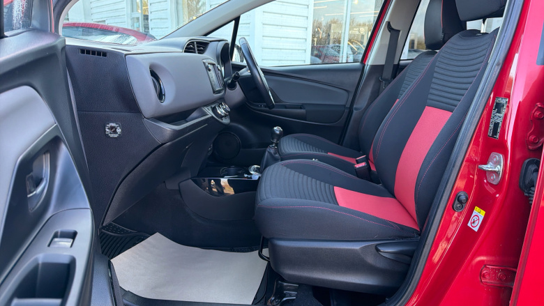 Toyota Yaris 1.33 VVT-i Sport 5dr Petrol Hatchback